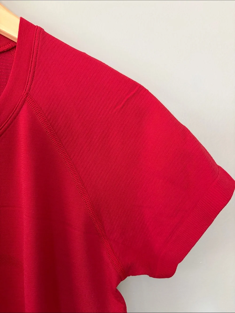 Lululemon Swiftly Tech SS Short Sleeve Tee Size 8 Red - Picture 4 of 7